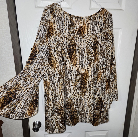 Cato's blouse - Picture 2 of 4